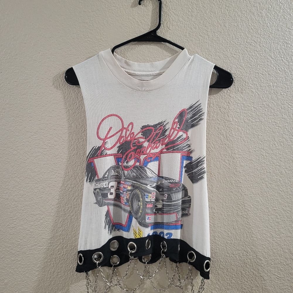 Graphic Sleeveless Top with Chain Detail